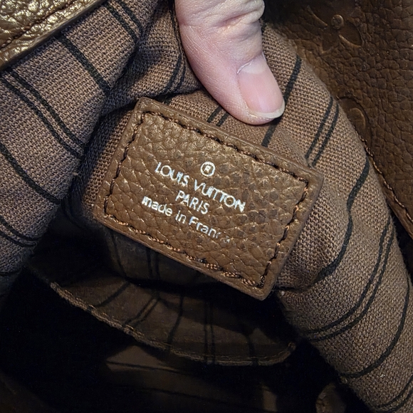 Elegant Brown Designer Hobo Bag - Picture 3 of 8